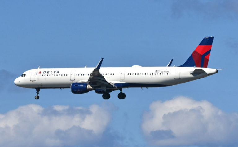 Delta Flight DL275 Diverted LAX